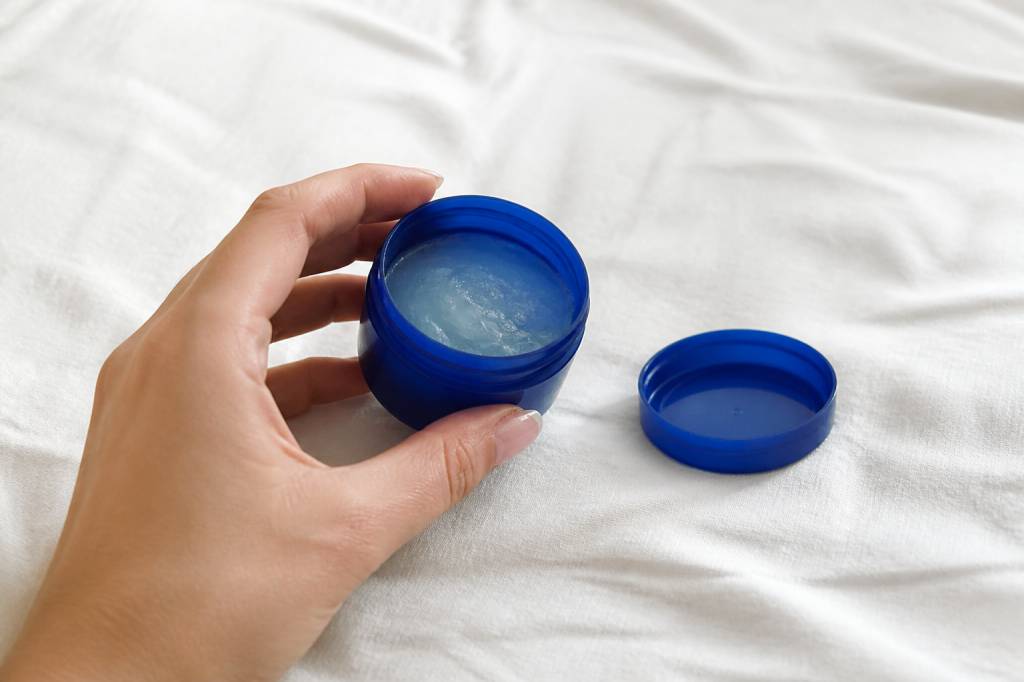 Lube vaseline: is it safe for sex?