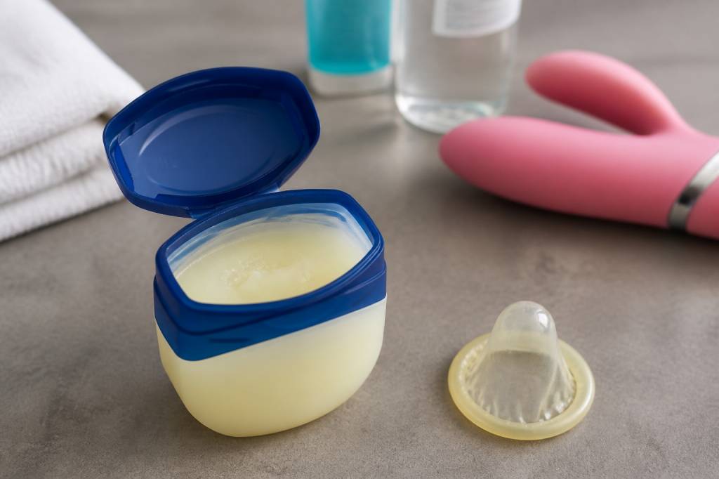 Petroleum jelly as lube: safety, risks, and better alternatives